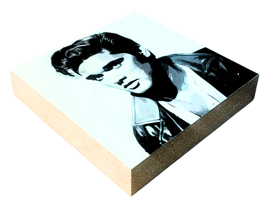 Liegende Ansicht Holzbild 10 x 10 cm mit einem Portrait von Elvis Presley.