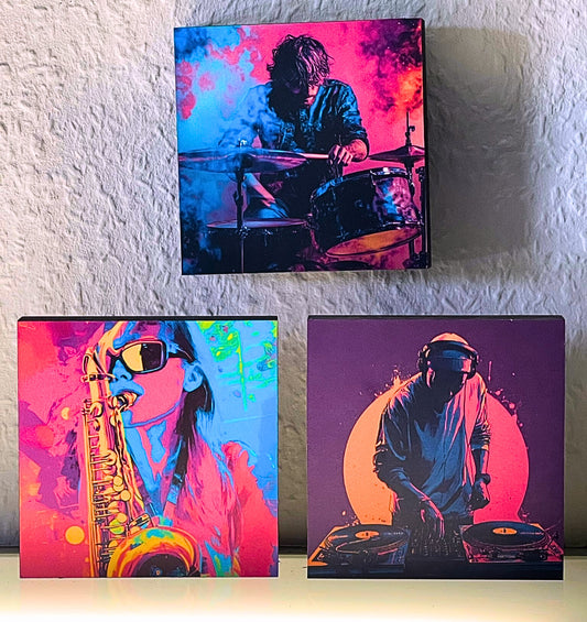 Festival Kollektion – drei Holzbilder Drums, Sax und DJ.