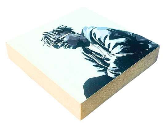 Liegende Ansicht Holzbild mit dem Abbild von Juice Wrld