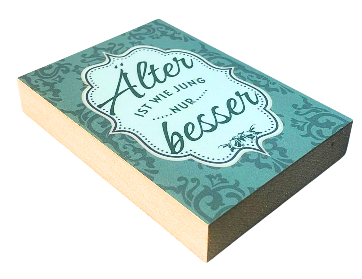 Liegende Ansicht Holzbild mit grünem Hintergrund und Spruch "Älter ist wie jung, nur besser"