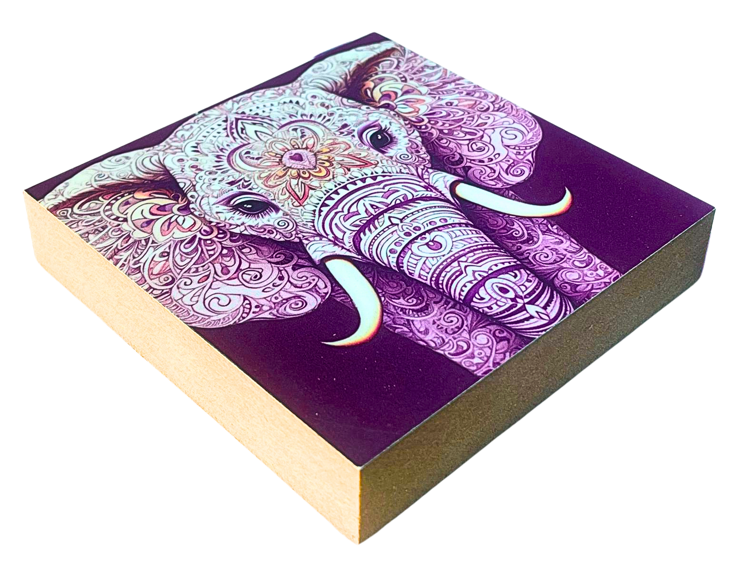 Liegende Ansicht Holzbild mit Elefant mit aufwendigen Mandala-Mustern in Lila-Tönen