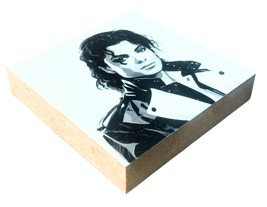 Liegende Ansicht Holzbild 10 x 10 cm mit einem Portrait von Michael Jackson.