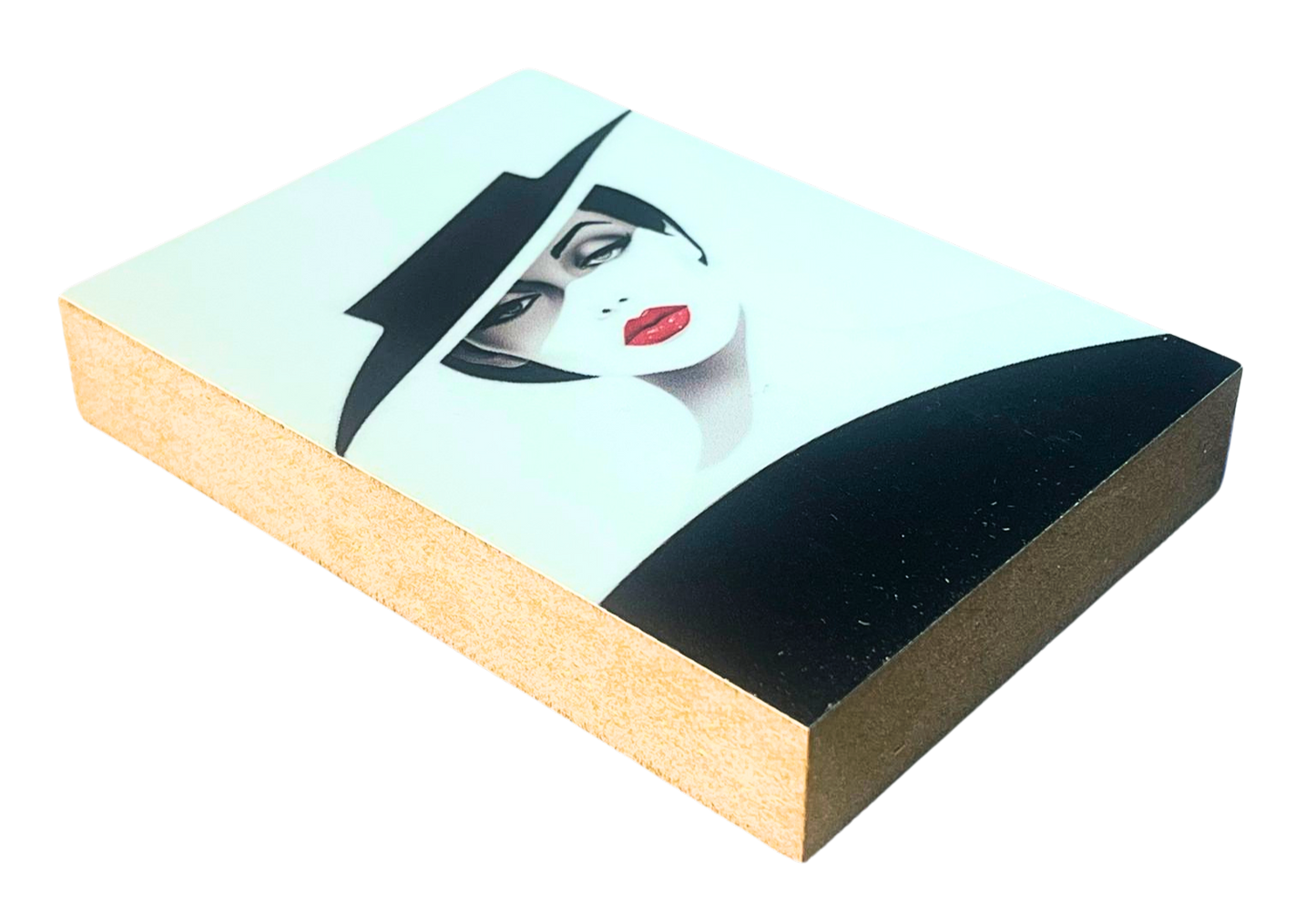 Liegende Ansicht Holzbild Schwarz-Weiß Zeichnung eines Frauenkopfes mit ausgefallenem Hut und kräftig rot geschminkten Lippen