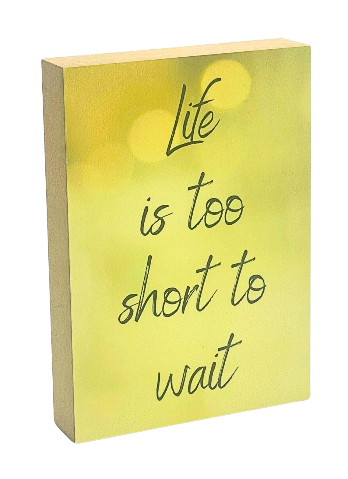 Holzbild 8,5 x 12 cm mit dem Text "Life is too short to wait" auf gelb gemustertem Hintergrund.