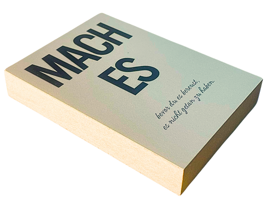 Liegende Ansicht Motivation Holzbild "Mach es" – inspirierender Spruch im Format 8,5 x 12 cm, Homeoffice-Deko