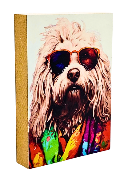 Holzbild 8,5 x 12 cm mit dem Kopf eines langhaarigen Komodors im Hippie-Look mt Sonnenbrille und bunter Kleidung.