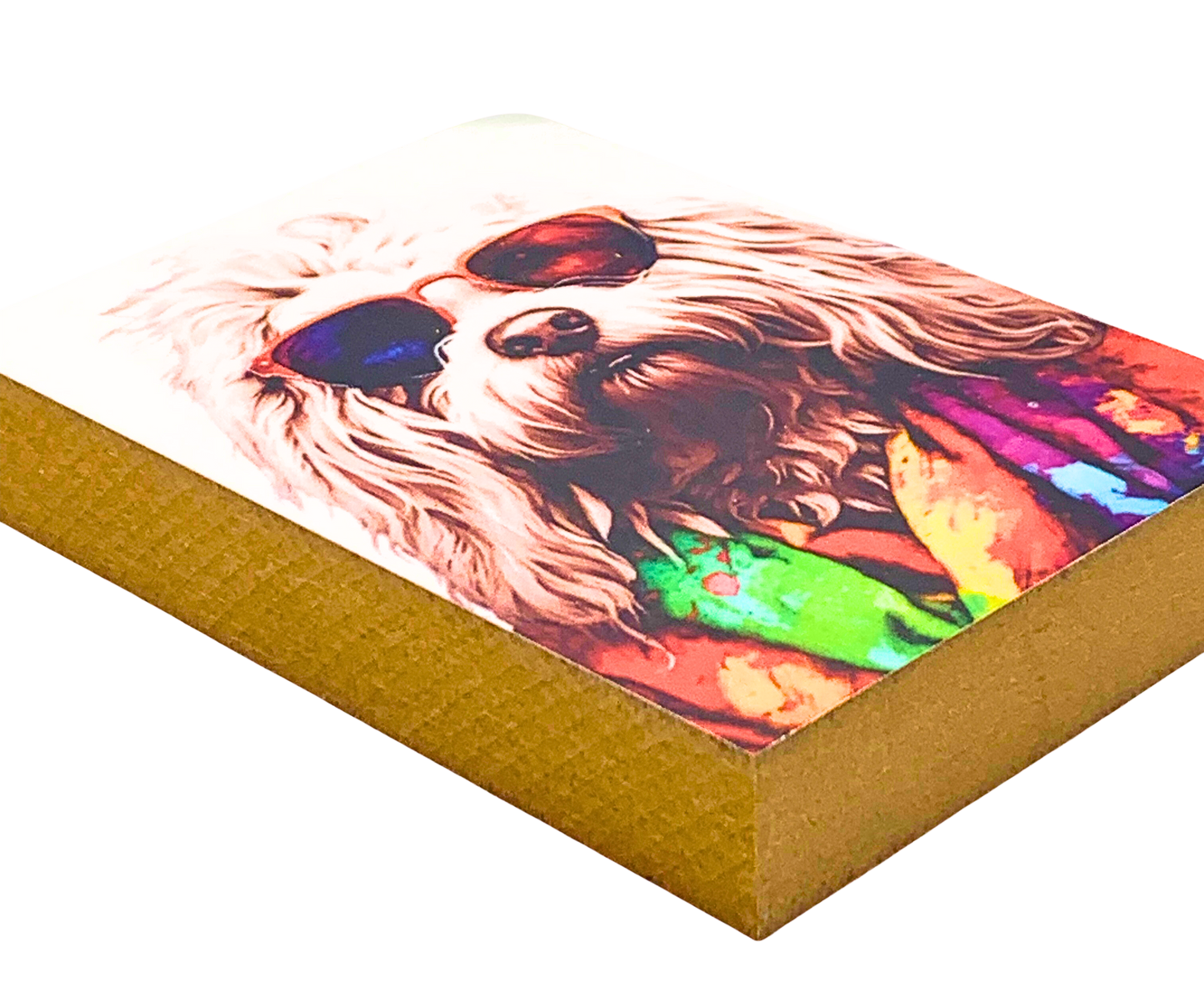 Liegende Ansicht des Holzbildes mit dem Kopf eines langhaarigen Komodors im Hippie-Look mt Sonnenbrille und bunter Kleidung.