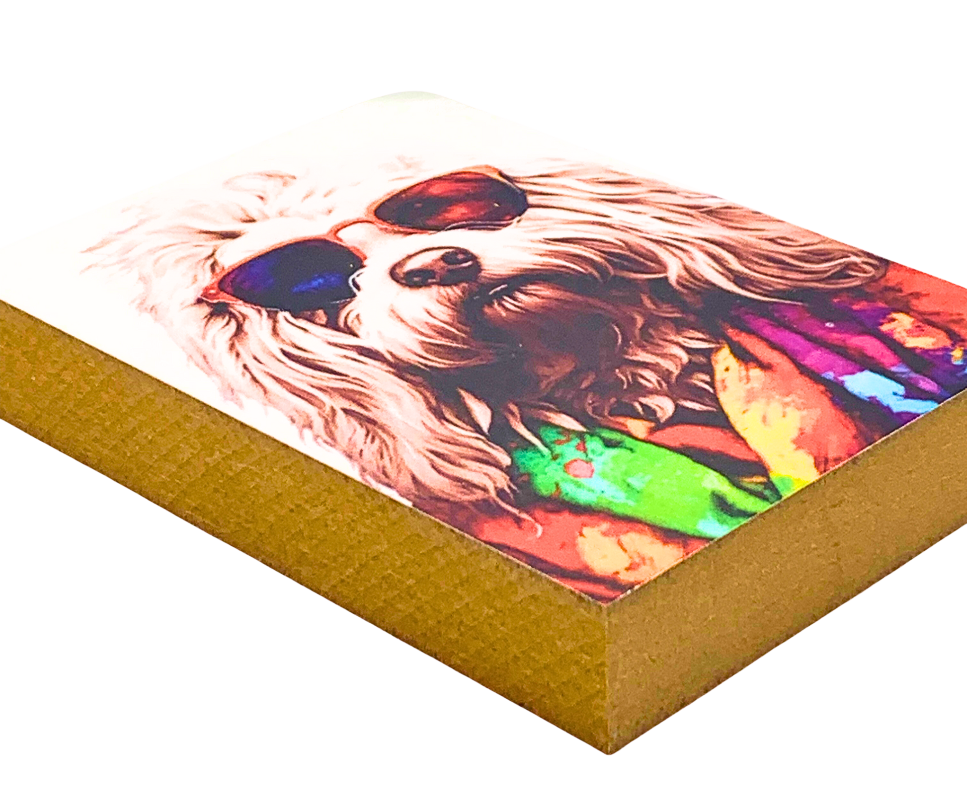 Liegende Ansicht des Holzbildes mit dem Kopf eines langhaarigen Komodors im Hippie-Look mt Sonnenbrille und bunter Kleidung.