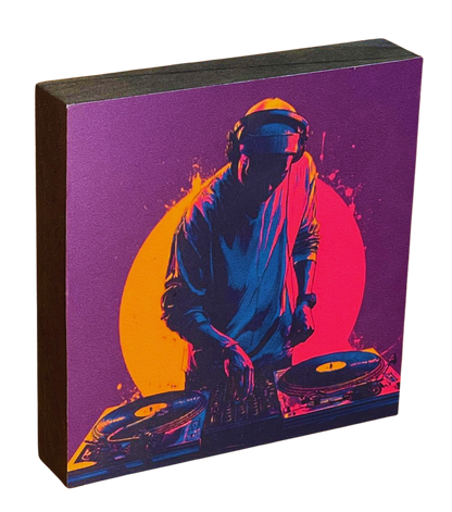 Festival Holzbild DJ – buntes Motiv auf schwarzem MDF, 10 x 10 cm