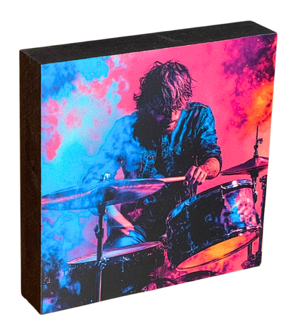 Festival Holzbild Drums – buntes Motiv auf schwarzem MDF, 10 x 10 cm