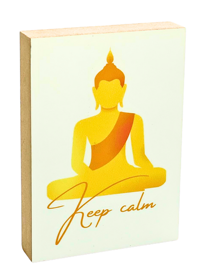 Holzbild 8,5 x 12 cm mit der Abbildung eines sitzenden Buddhas und dem Schriftzug "Keep calm" in Gelb- und Orangetönen auf weißem Hintergrund