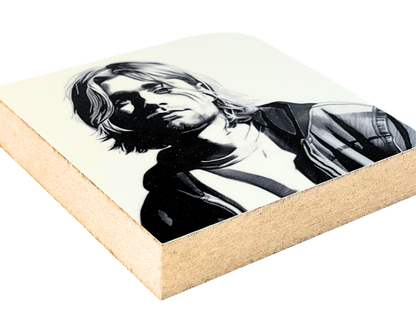 Liegende Ansicht Holzbild 10 x 10 cm mit einem Portrait von Kurt Cobain.