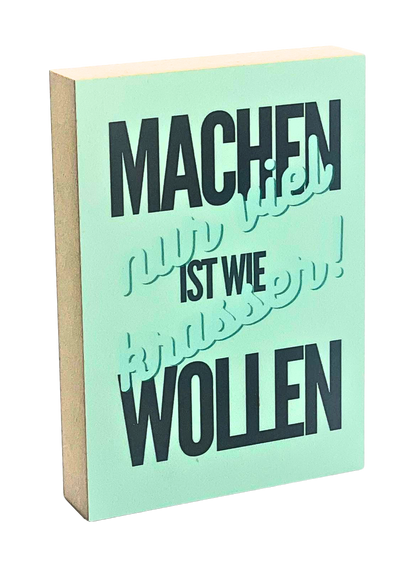 Holzbild 8,5 x 12 cm mit Schrift auf türkisem Untergrund "Machen ist wie Wollen, nur viel krasser!"