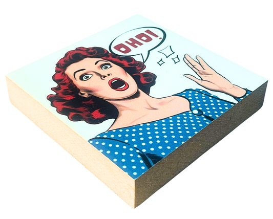 Liegende Ansicht von Holzbild Pop Art Motiv Frau mit überraschtem Gesichtsausdruck und Sprechblase "Oho!"