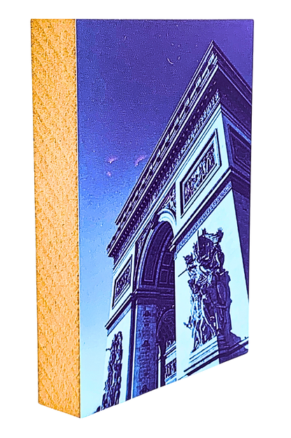 Holzbild 5 x 12 cm, zeigt eine Ansicht des Arc de Triomphe in Blautönen