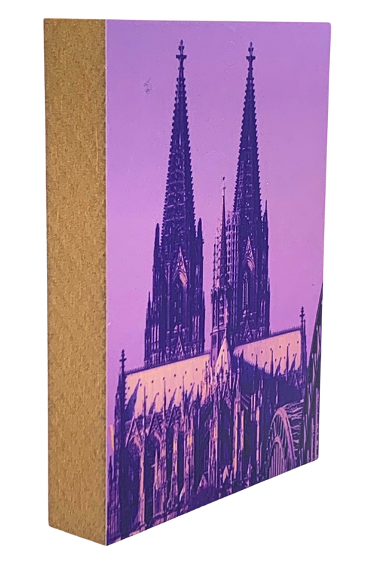 Holzbild 8, x 12 cm mit einem usschnitt des Kölner Doms in Violett- und Blautönen