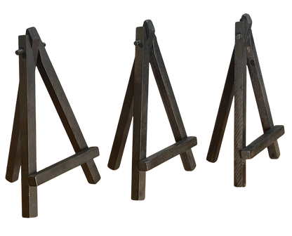 Drei kleine schwarze Staffeleien aus Holz – perfekt für mehrere Holzbilder oder Deko-Sets